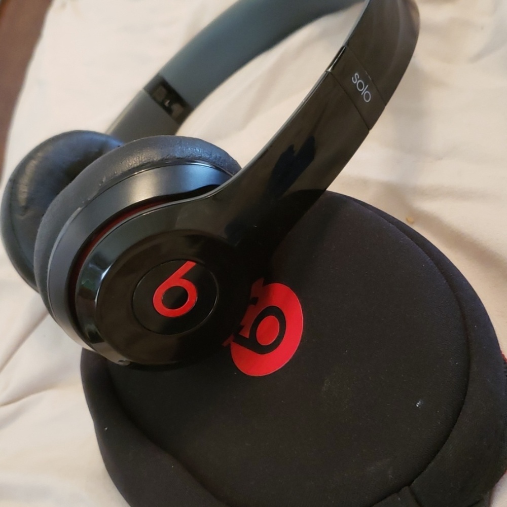 Beats wireless solo